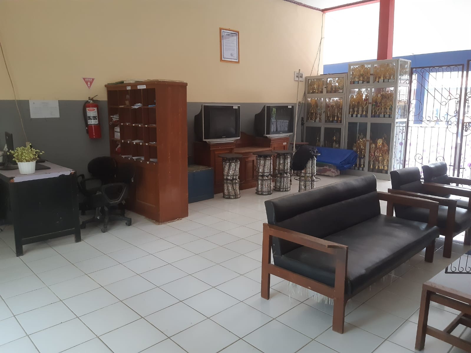 Ruang Tunggu & Piala